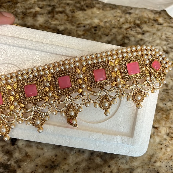 Beautiful Choker Set,Brand New without tags - Picture 2 of 3